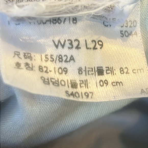 LEVI's Women's Ribcage Straight Button Fly Big 'E' Denim Blue Jeans Size 32 - Picture 9 of 9